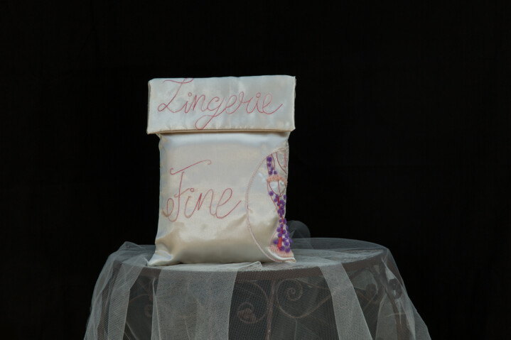 sac en broderie  Lunéville pour ranger sa lingerie